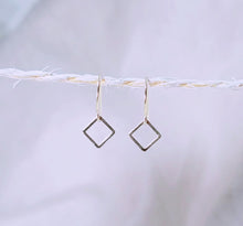 Load image into Gallery viewer, Mini square gold earring
