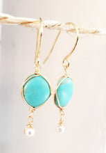 Load image into Gallery viewer, Turquoise dangle gold earring
