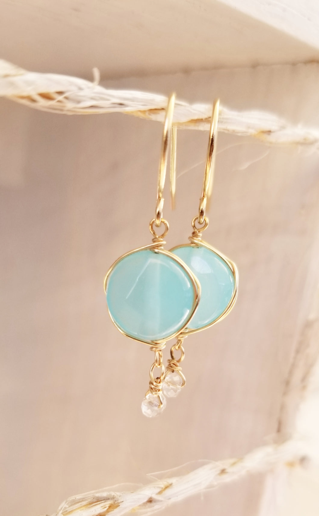 Aquamarine gold dangle earring
