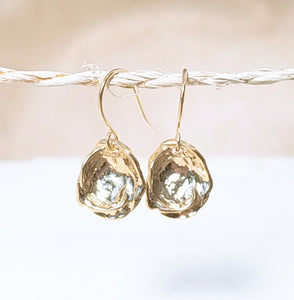 Oyster shell shaped earring