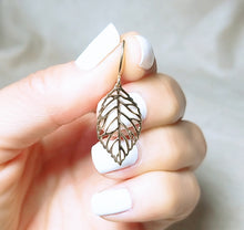 Load image into Gallery viewer, Leaf gold earring

