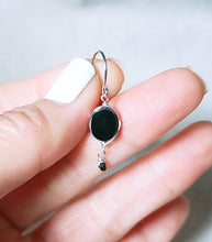 Load image into Gallery viewer, Onyx dangle earring
