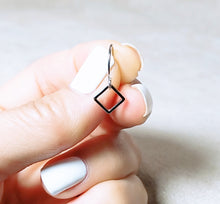 Load image into Gallery viewer, Mini square earring
