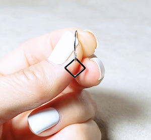 Mini square earring