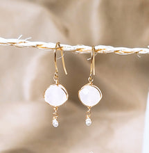 Load image into Gallery viewer, Rose quartz minimalist gold earring
