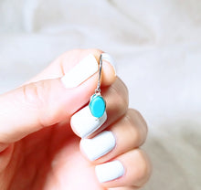 Load image into Gallery viewer, Blue Turquoise dangle earring
