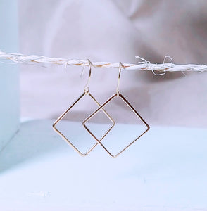 Square gold earring
