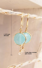 Load image into Gallery viewer, Aquamarine gold dangle earring
