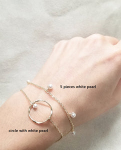 White pearl dangle bracelet / Round with pearl bracelet